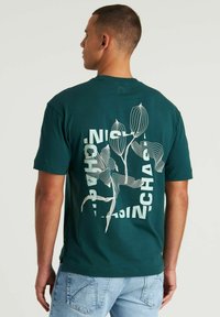 CHASIN' FLOWERED - T-shirt print - green