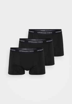 Schwarze Baumwoll-Boxershorts im Dreierpack, mit glatter Textur und elastischem Bund mit "COPENHAGEN STUDIOS"-Markierung.