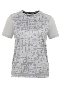 Šedé sportovní tričko s krátkými rukávy a vzorem geometrických tvarů, s větranou látkou na ramenou a bocích.