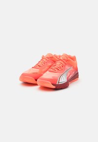 Puma ACCELERATE NITRO SQD - Handbalschoenen - glowing red/white/dark crimson/black