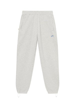 Pantalones deportivos gris claro con cintura elástica, bolsillos laterales, puños elásticos con cordones ajustables y pequeño logo azul "BLKVS" en el muslo derecho.