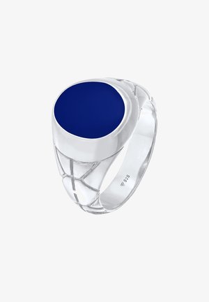 Silberring mit einem großen blauen Emaille-Mittelstück. Filigranes Ausschnittmuster um das Band. Mit 92,5 für die Echtheit von Sterlingsilber gekennzeichnet.