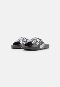 Nike Sportswear VICTORI ONE SLIDE - Baseina iešļūcenes - black/white