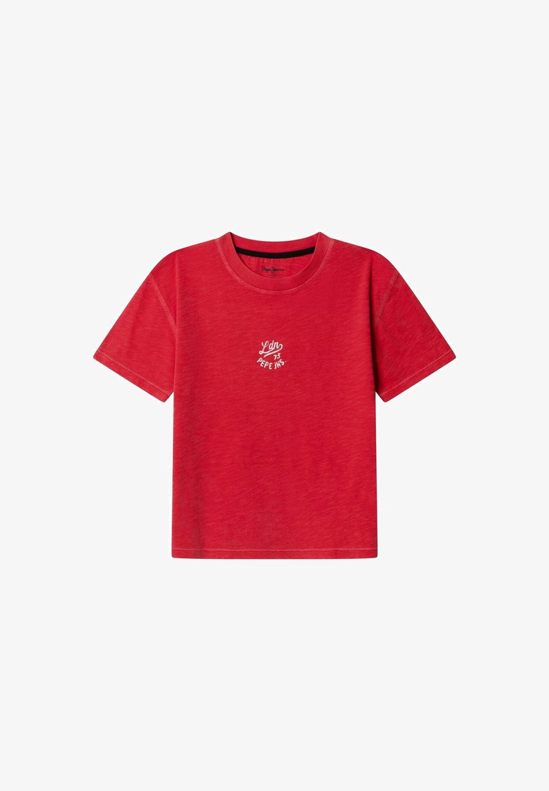 T-shirt rouge à manches courtes en coton doux, avec un col rond et un motif de texte imprimé blanc sur le devant.