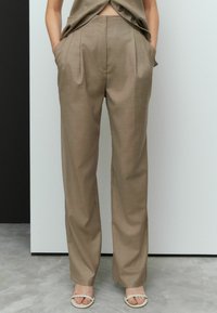 Next TALL FIT - CROSS HATCH PLEAT STRAIGHT - Broek - neutral