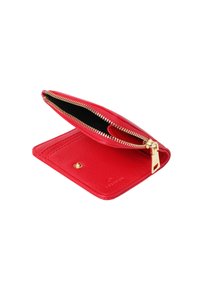 Rødt læderpung med tekstureret overflade, lynlås og guldfarvede detaljer. Indvendigt med sort foret og flere rum.