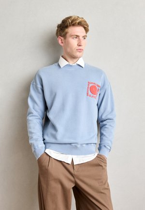 RELAXED FIT ARTWORK - Pusa - faded denim