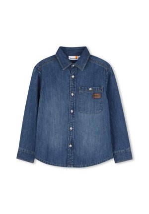 Blauw denim overhemd met lange mouwen, knopen aan de voorkant, een enkele borstzak met knoopsluiting en een klein bruin label op de zak.