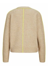 Maglione lavorato a maglia beige con texture a coste, scollatura rotonda e cuciture verde lime a contrasto lungo la schiena e le maniche.