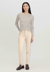hessnatur MERINO - Langarmshirt - düne