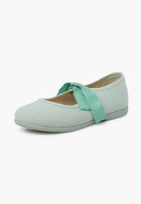 Bailarinas verde claro con un upper de tela texturizada, que presentan un detalle de lazo en el costado y una suela de goma flexible.