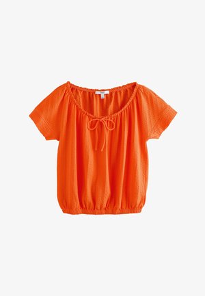 Heldere oranje korte mouw blouse met gestructureerde stof, elastische zoom, geplooide halslijn en een strikdetail aan de voorkant.