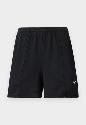 Czarne sportowe szorty wykonane z miękkiego, elastycznego materiału, z gumką w pasie i małym szarym logo Nike na dolnej lewej nogawce.