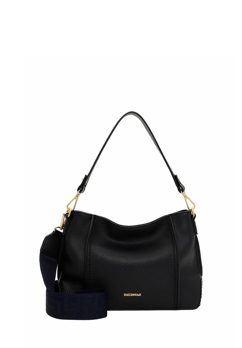 Černá kožená kabelka s zakřiveným tvarem, vybavená krátkým uchytem a odnímatelným textilním popruhem. Zlaté kovové doplňky na straně.