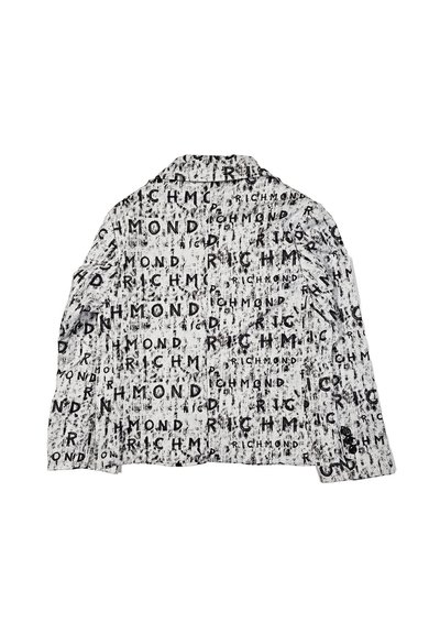 Giacca in bianco e nero con la parola "RICHMOND" stampata in ripetizione. Realizzata in tessuto leggero, con colletto e maniche lunghe.