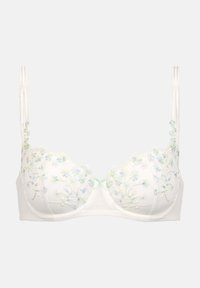 Biała haftowana biustonosz z delikatnymi niebieskimi i zielonymi wzorami kwiatowymi, przezroczystymi miseczkami z siateczki oraz cienkimi regulowanymi ramiączkami. Miękka tekstura.