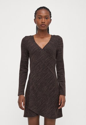 VMHELA WRAP DRESS - Kampsunkleit - chocolate torte
