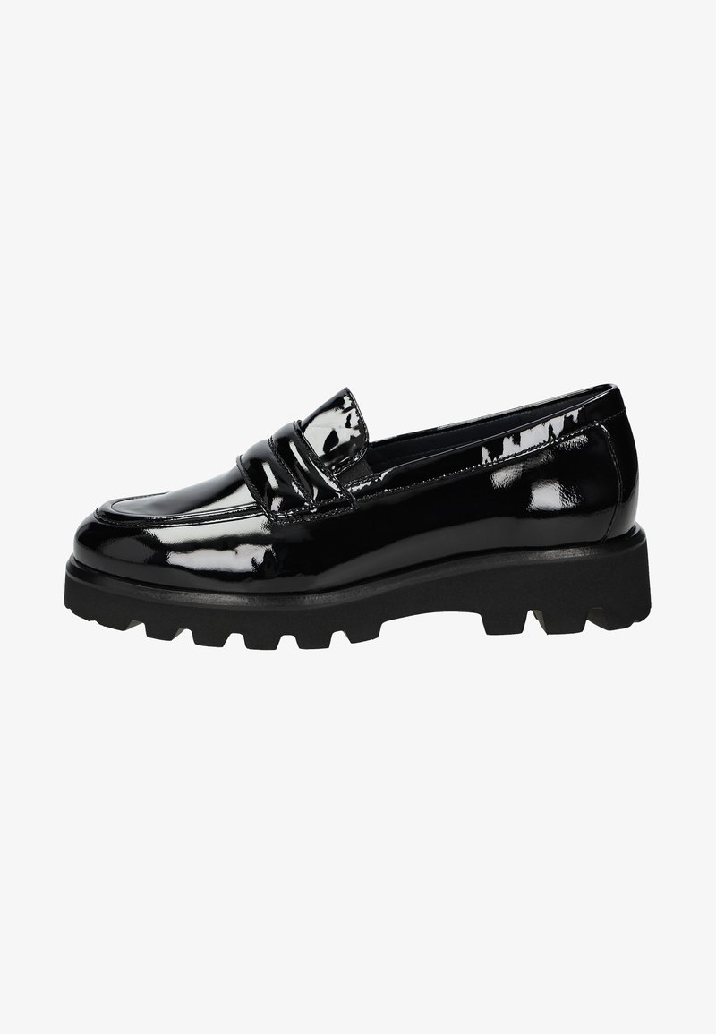 Mocassin en cuir noir brillant avec semelle à crampons épaisse et bride à pièce, conçu pour une utilisation décontractée et formelle.