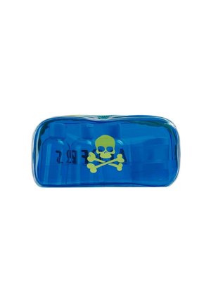 Neceser cosmético azul translúcido con un diseño de calavera y huesos cruzados en amarillo. Incluye varios compartimentos internos para almacenamiento.