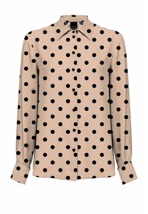 Beige overhemd met lange mouwen, zwarte polkadots en een spitse kraag.