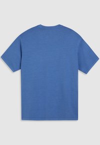 Tricou scurt cu mânecă din bumbac, de culoare albastră. Dispune de un guler rotund și o textură fină, cu un design simplu, de o singură culoare.