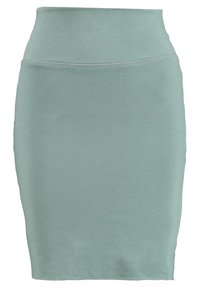 Une jupe crayon en tissu vert clair à la texture lisse, avec une taille haute et une silhouette ajustée. Aucun motif ni accessoire visible.