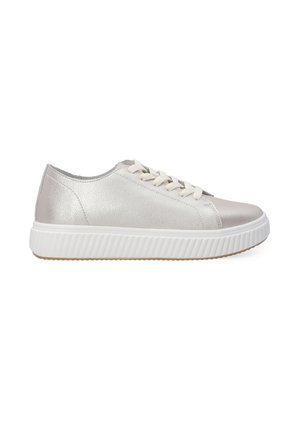 Silberne Leder-Sneaker mit strukturiertem Finish, runder Zehenpartie, weißer Gummisohle und beigen Schnürsenkeln. Schlankes Design mit minimalistischen Akzenten.