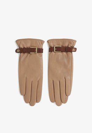Beige bőrkesztyű barna pánttal, arany csattal és dombornyomott logóval. Simább textúra és illeszkedő dizájn négy ujjal.