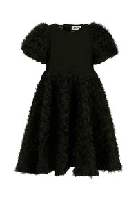 Czarna sukienka z teksturowanymi, warstwowymi akcentami kwiatowymi na spódnicy, krótkimi bufkami i gładką górą. Elegancka, dopasowana sylwetka.