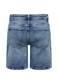 Shorts in denim, lavaggio blu medio, con vita alta, due tasche posteriori e un design a gamba dritta con orlo grezzo.