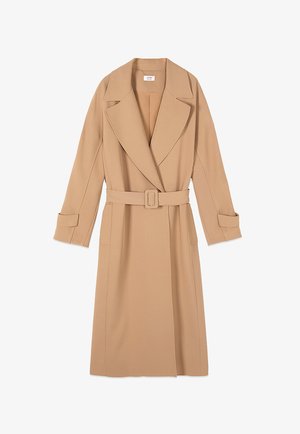 Abrigo trench largo beige con solapas anchas, cintura con cinturón y correas en los puños, mostrado extendido sobre un fondo blanco.