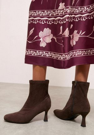 Klassiset nilkkurit - chocolate brown
