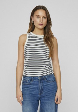 Sleeveless striped tank top in white with navy lines, made of ribbed fabric. Paired with high-waisted blue denim jeans.