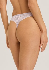 Hanro MOMENTS - String - lupine love