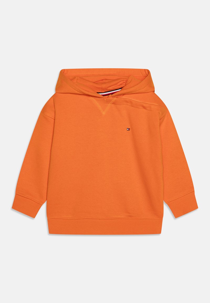 Oranžová mikina s kapucí, vyrobená z měkké látky. Obsahuje žebrované manžety a lem, design ve tvaru v a malé logo na hrudi.