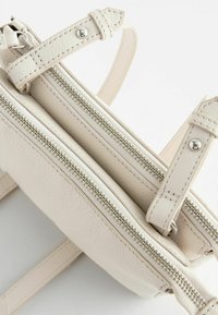 Next SMALL REGULAR FIT - Geantă crossbody - bone