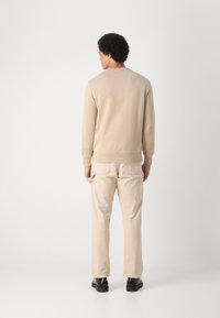GANT TONAL SHIELD C NECK - Felpa - concrete beige