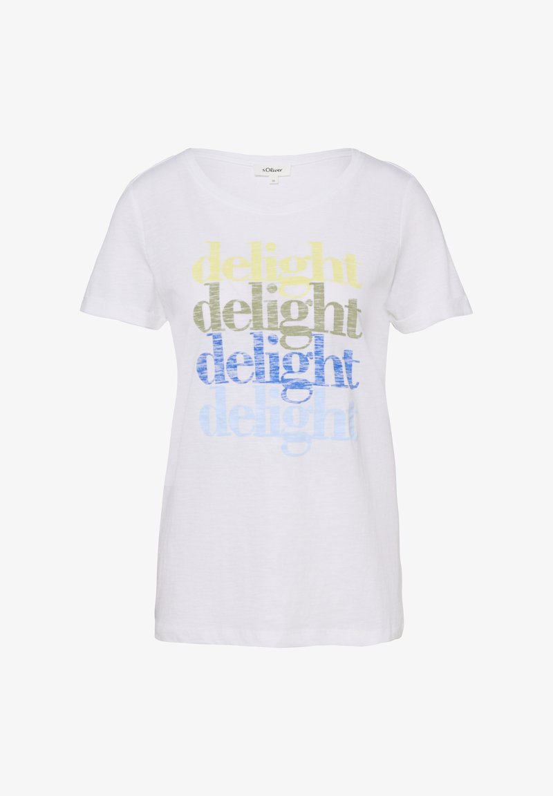 Weißes T-Shirt mit kurzen Ärmeln und dem Wort "delight" viermal in absteigenden Farben gedruckt: Gelb, Olivgrün, Dunkelblau und Hellblau.