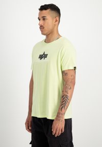 Alpha Industries Triko s potiskem - arctic lime