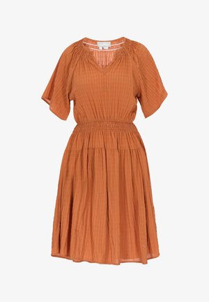 Knieumspielendes, rost-orangefarbenes Kleid mit kurzen Ärmeln, elastischem Bund, gerafftem Rock und dezent karierter Textur.