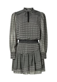Robe à manches longues noire et blanche à motifs, col haut à volants, taille smockée, poignets élastiques et jupe à volants.