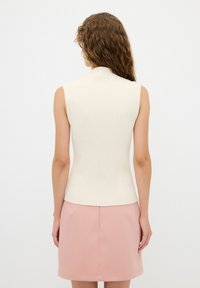 adL TURTLENECK SLEEVELESS  - Top - VANILLA