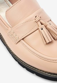 Next FOREVER COMFORTÂ TASSEL LOAFERS - Scarpe senza lacci - nude