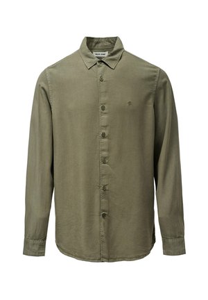 Camicia a maniche lunghe verde oliva realizzata in tessuto morbido; presenta un'apertura con bottoni e un piccolo logo ricamato sul petto. Design con colletto.