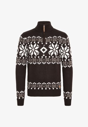 Sötétbarna kötött pulóver, félig zippes gallérral. A mellkasán és az alsó részén fehér és szürke hópehely minták találhatóak.