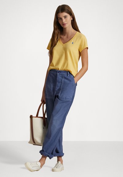 Polo Ralph Lauren COTTON JERSEY V-NECK T-SHIRT - Paprasti marškinėliai - corn yellow