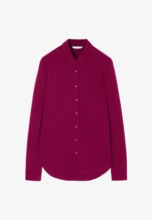 Lange mouwen shirt in diep magenta, met een klassieke kraag, volledige knoopsluiting aan de voorkant en een afgeronde zoom. Zacht materiaal met een gladde textuur.