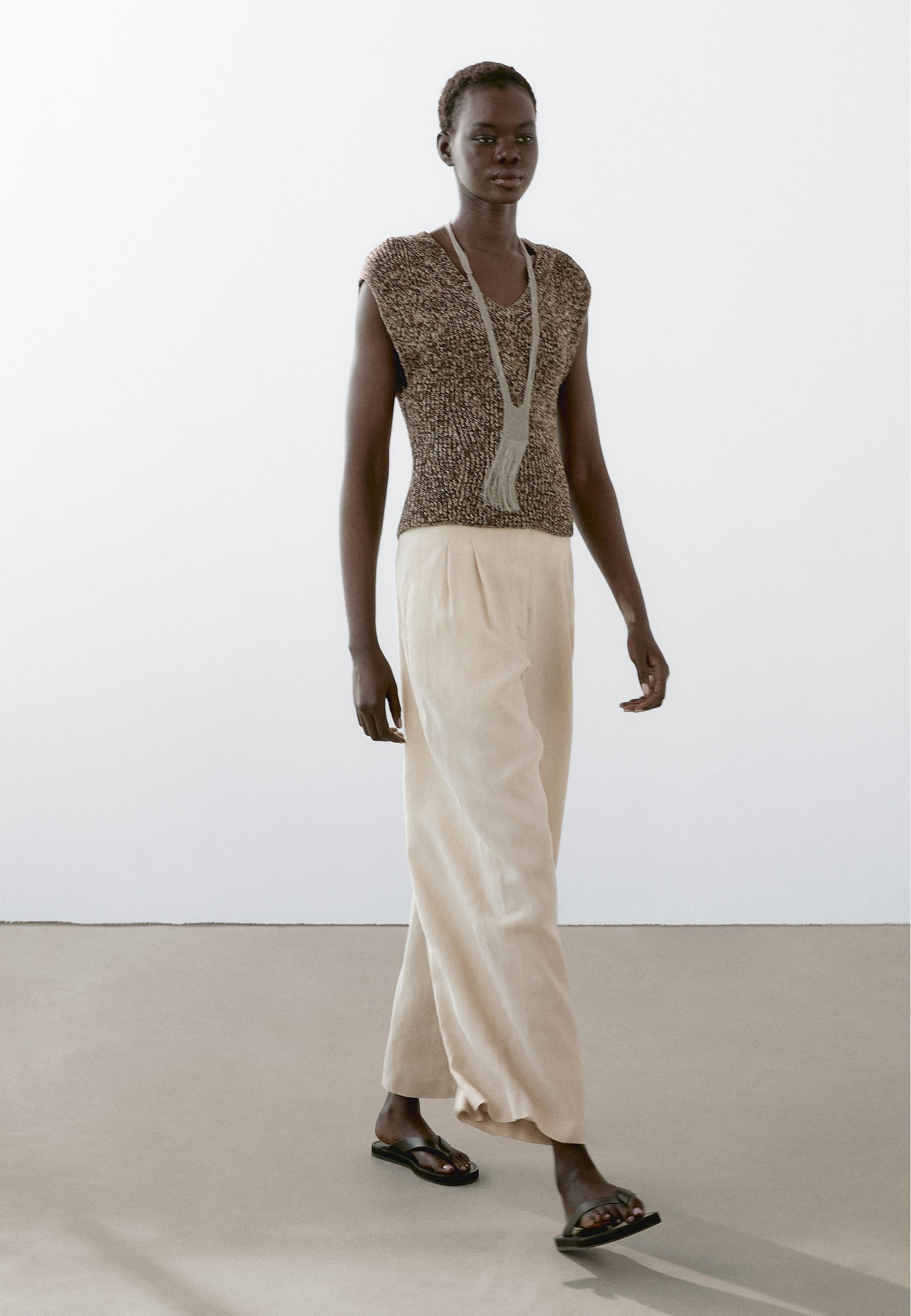 【Massimo Dutti】100% linen trousers with double darts 100% linen double dart trousers - Limited Edition · Lead