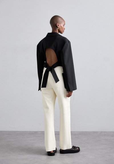 A.W.A.K.E. MODE DOUBLE BREASTED WITH BACK CUTOUT AND TIES - Σακάκι - black