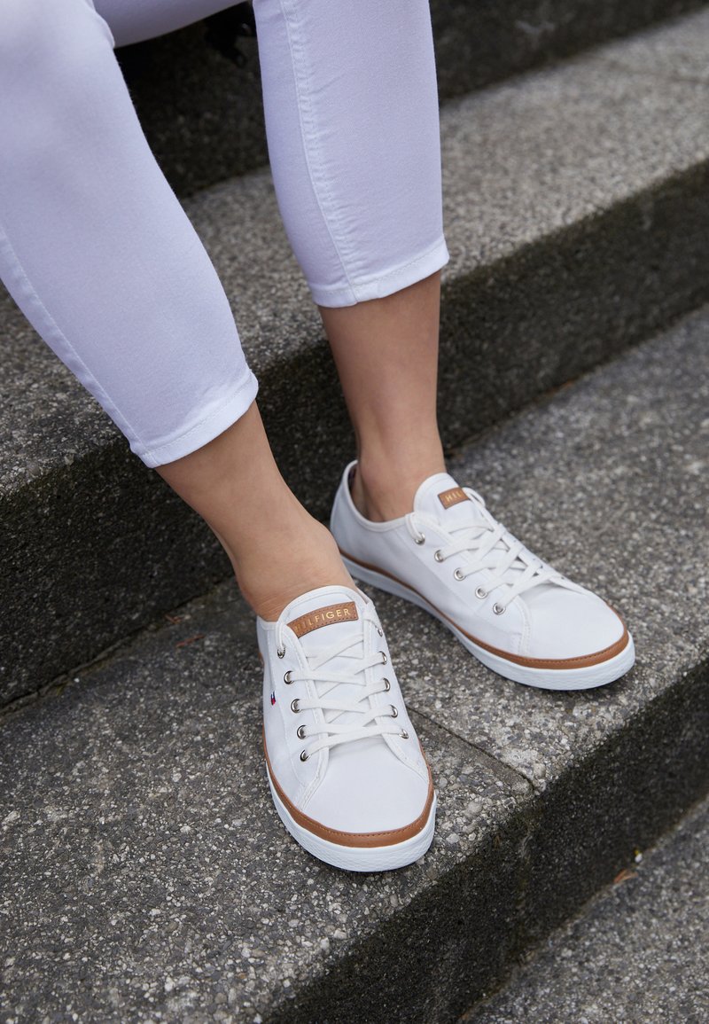 rechter Zending Aanhoudend Tommy Hilfiger ICONIC KESHA - Sneakers laag - white/wit - Zalando.nl